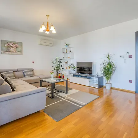 度假居 Holiday Zgodic By Interhome